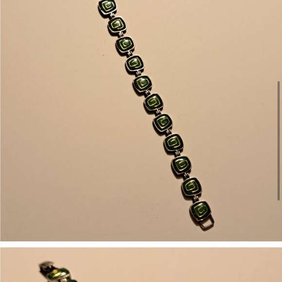 Amazon.com: Carolyn Pollack Sterling Silver Green Aventurine  Carolyn Pollack Green and Silver Bracelet